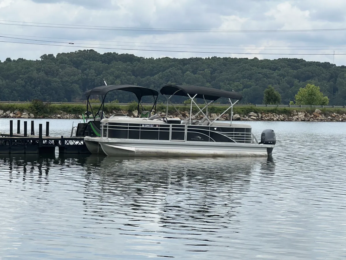 Large-group pontoon rental near Fair Play on Lake Hartwell